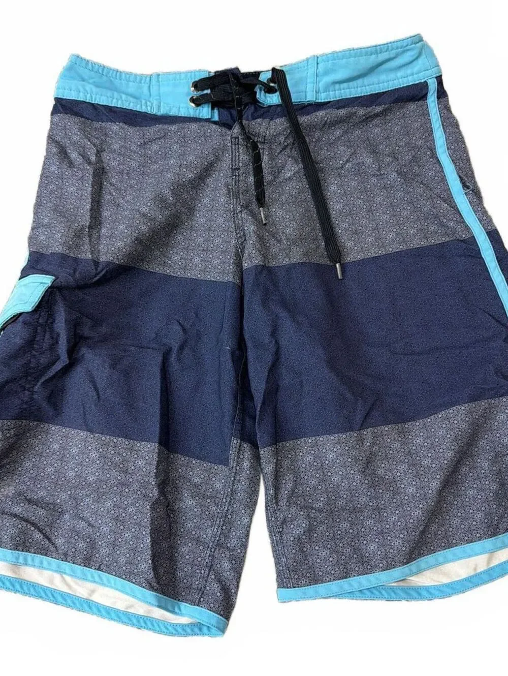 Navy & Blue Colorblock Broad Shorts - Boys Size 25